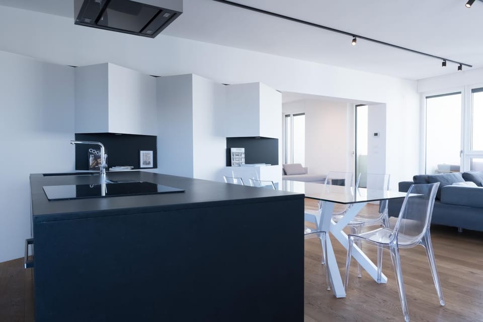 Kitchen or kitchenette, Living room, Seating area, Dining area
