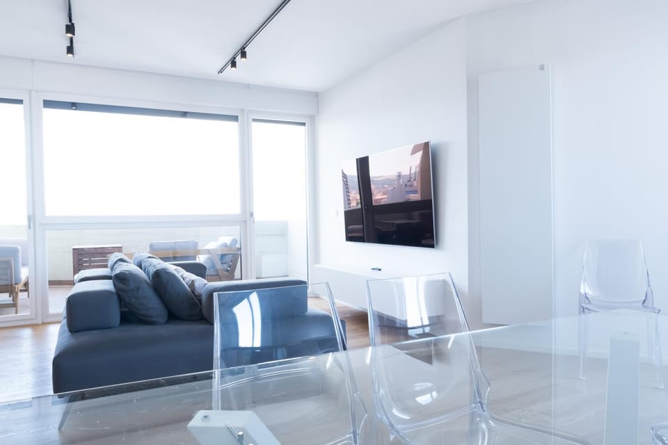 TV and multimedia, Living room, Seating area, Dining area