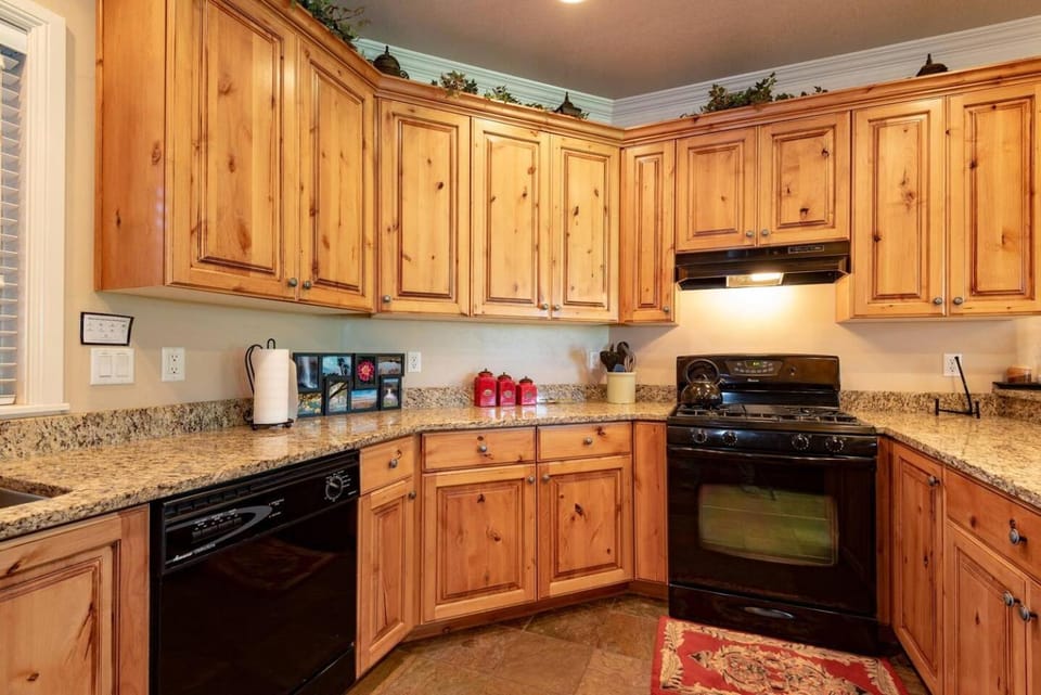 Kitchen or kitchenette, dishwasher, oven, stove