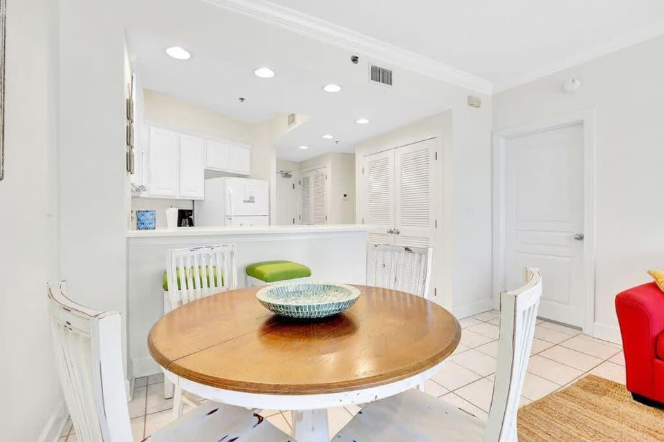 Palm Beach 22-D beachfront beach-view House in Orange Beach