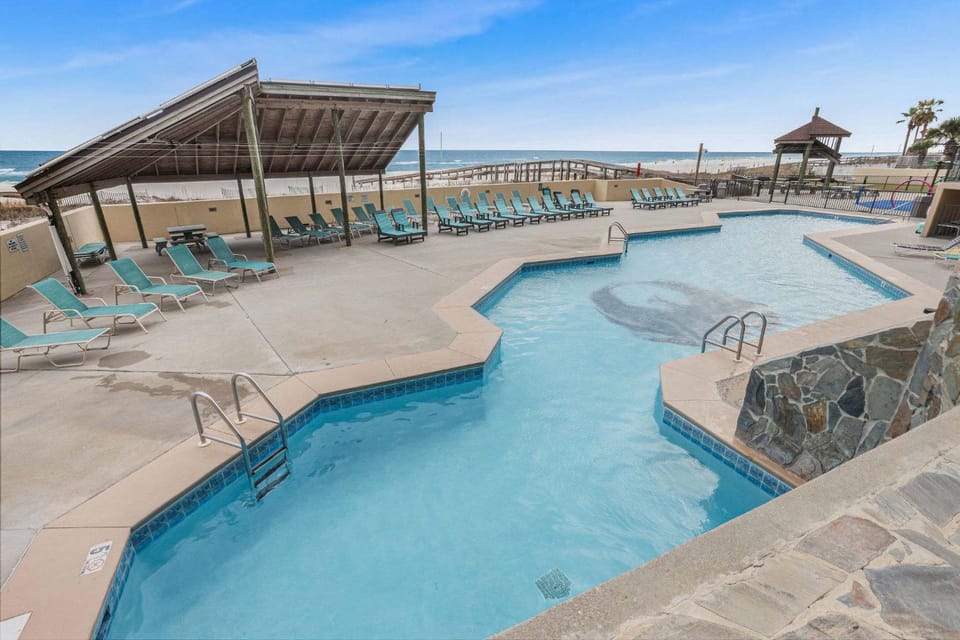 Phoenix I 1112-11th floor splash pad beachfront House in Orange Beach