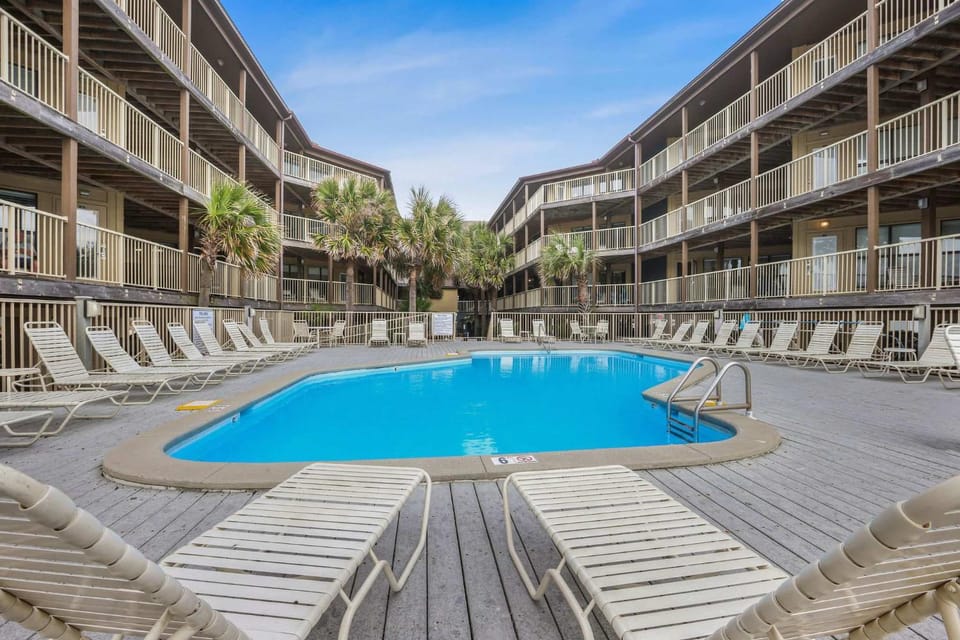 Sandpiper 1C- Stylish Gulf-side affordable House in West Beach