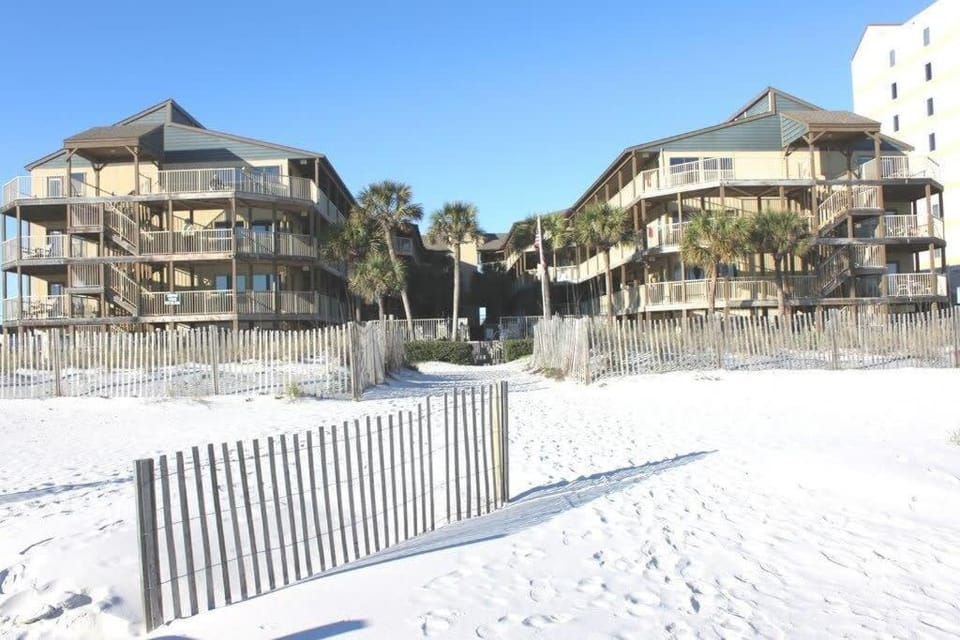 Sandpiper 1C- Stylish Gulf-side affordable House in West Beach