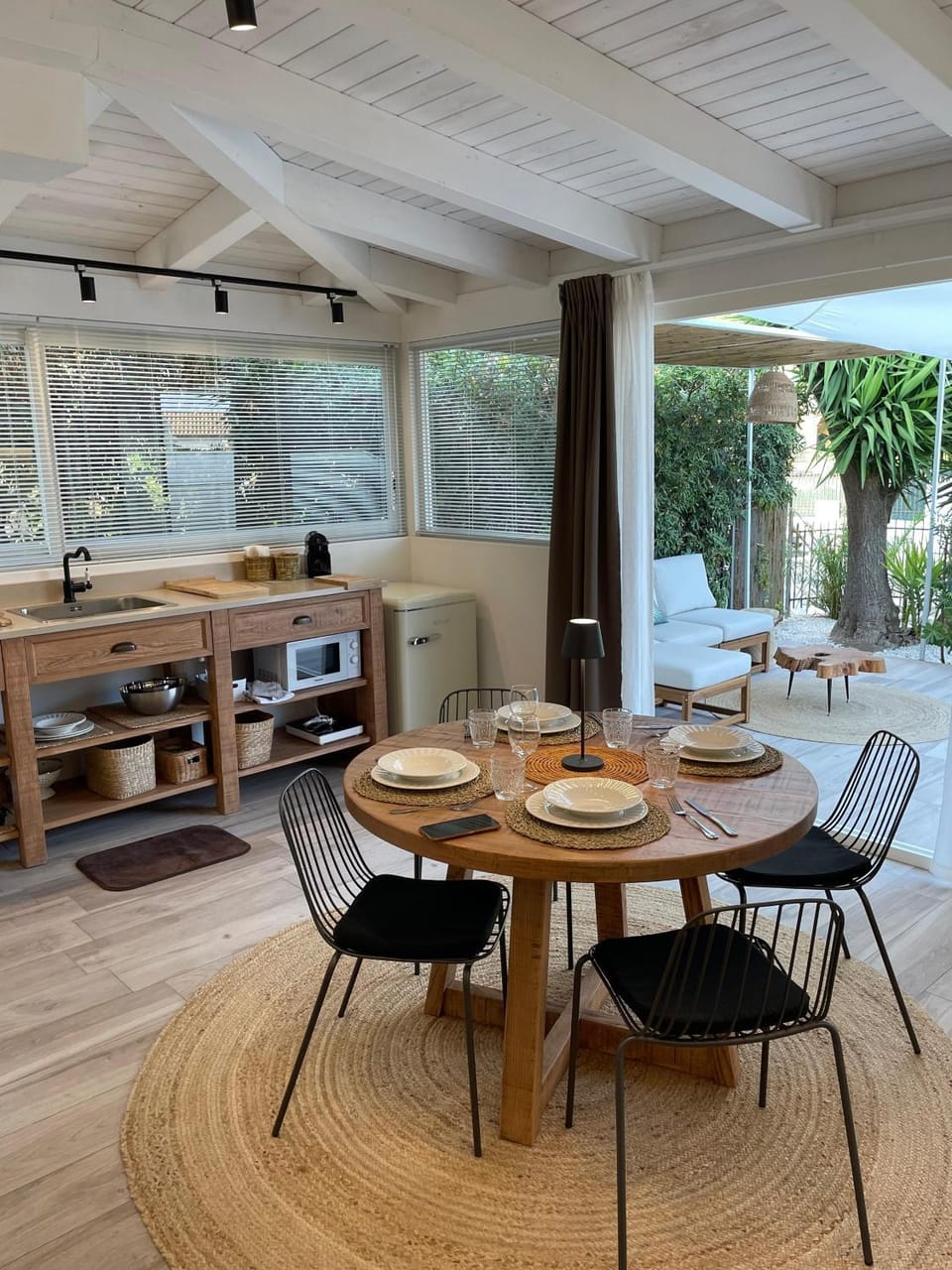 Living room, Seating area, Dining area