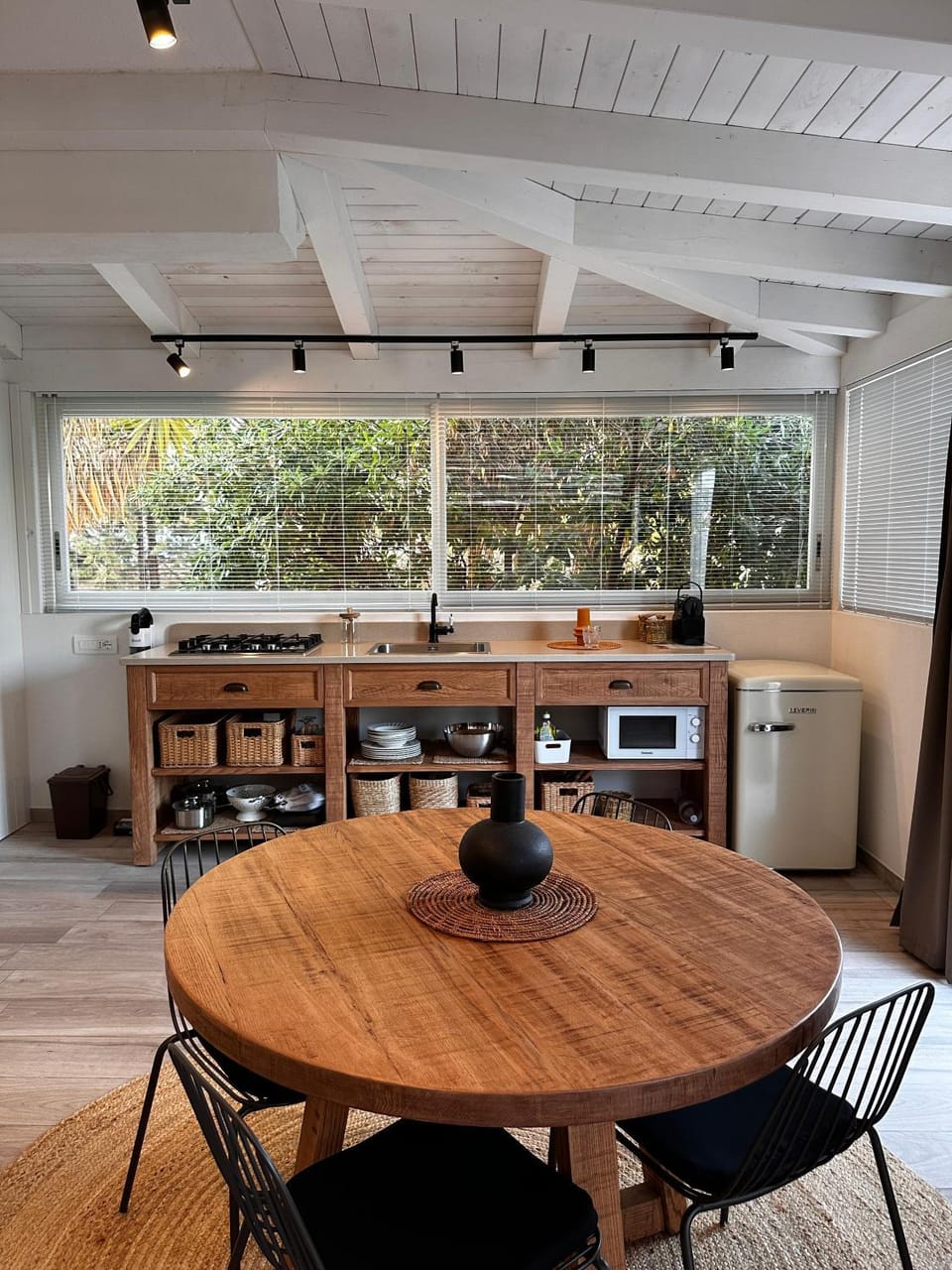 Kitchen or kitchenette, Dining area, kitchen