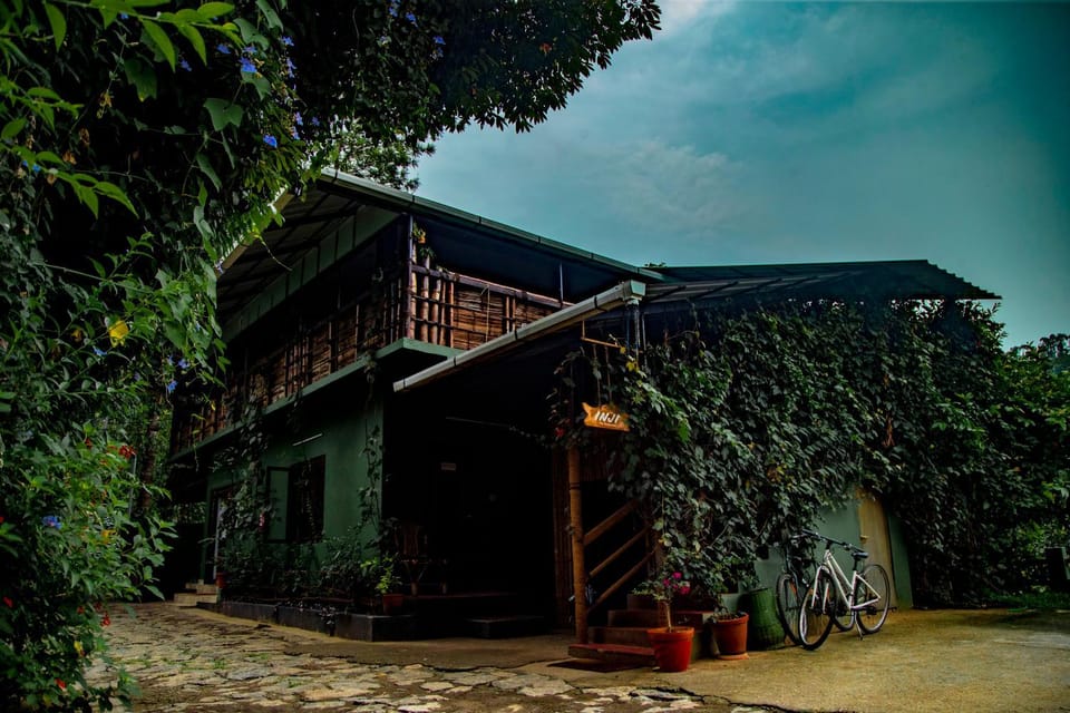 Property building, Restaurant/places to eat, Facade/entrance, On site