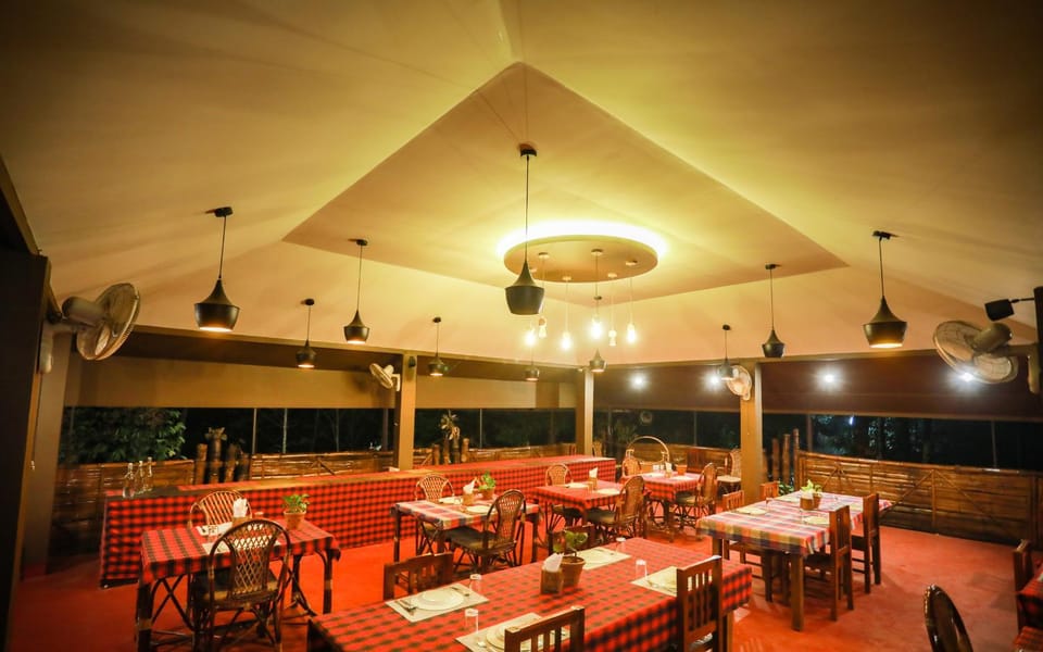 Restaurant/places to eat, Restaurant/places to eat, Nightclub / DJ, Lounge or bar