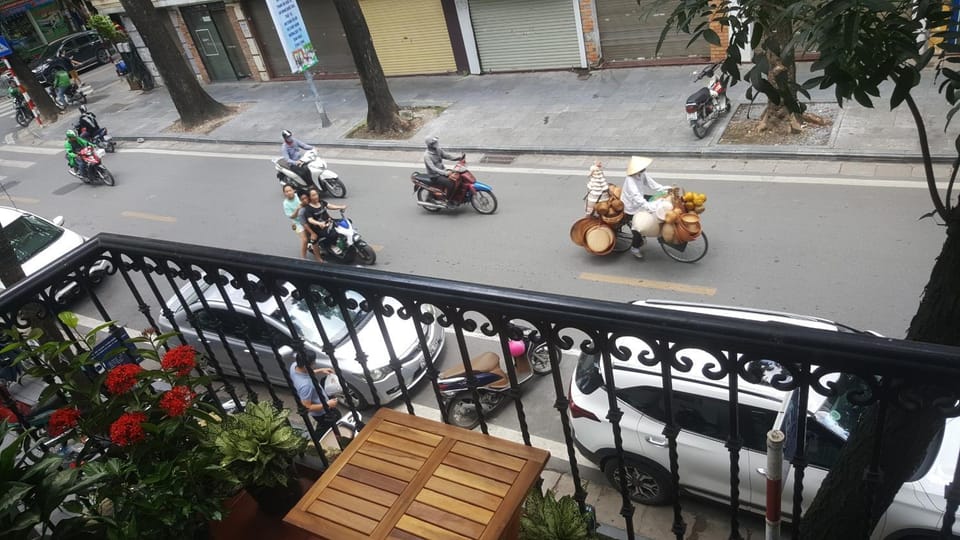 Balcony/Terrace, Street view