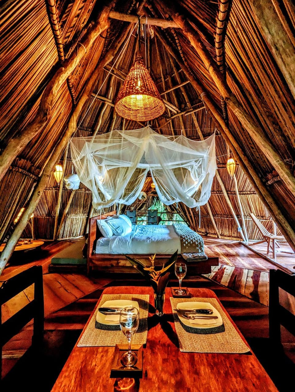 Bed, Dining area, Bedroom