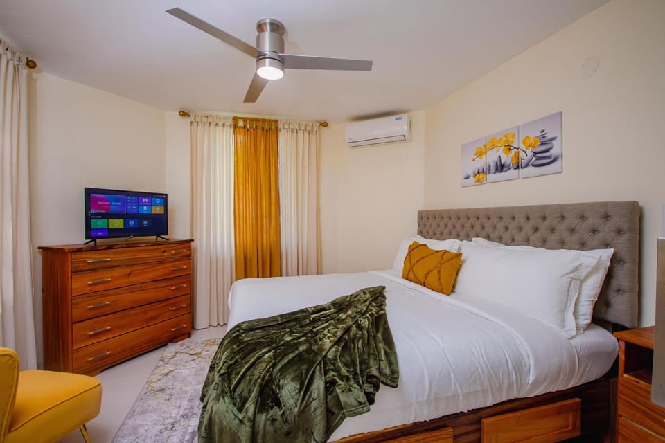 Bed, TV and multimedia, Bedroom