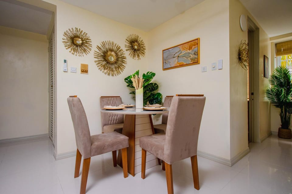 Seating area, Dining area