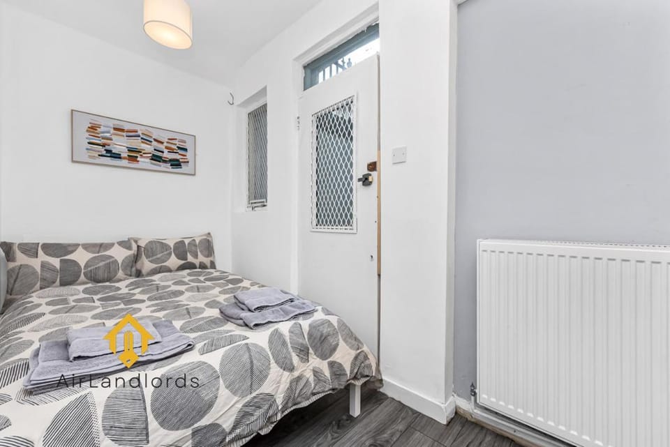 Fantastic 4 bedroom apartment in Russell Square Apartment in London Borough of Islington