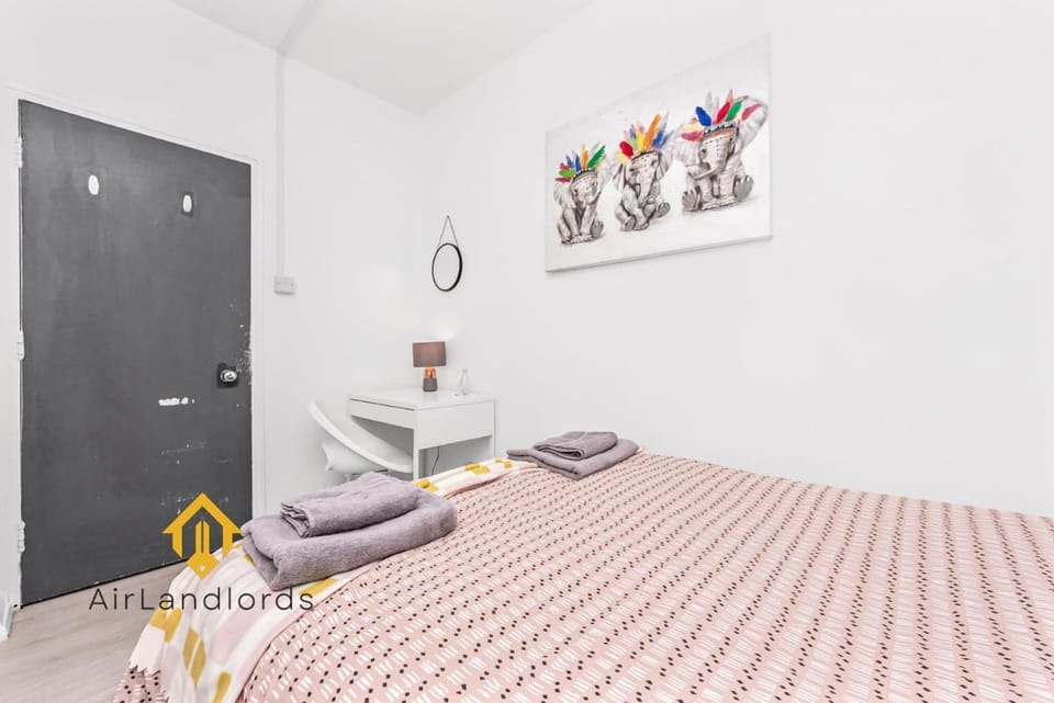 Fantastic 4 bedroom apartment in Russell Square Apartment in London Borough of Islington
