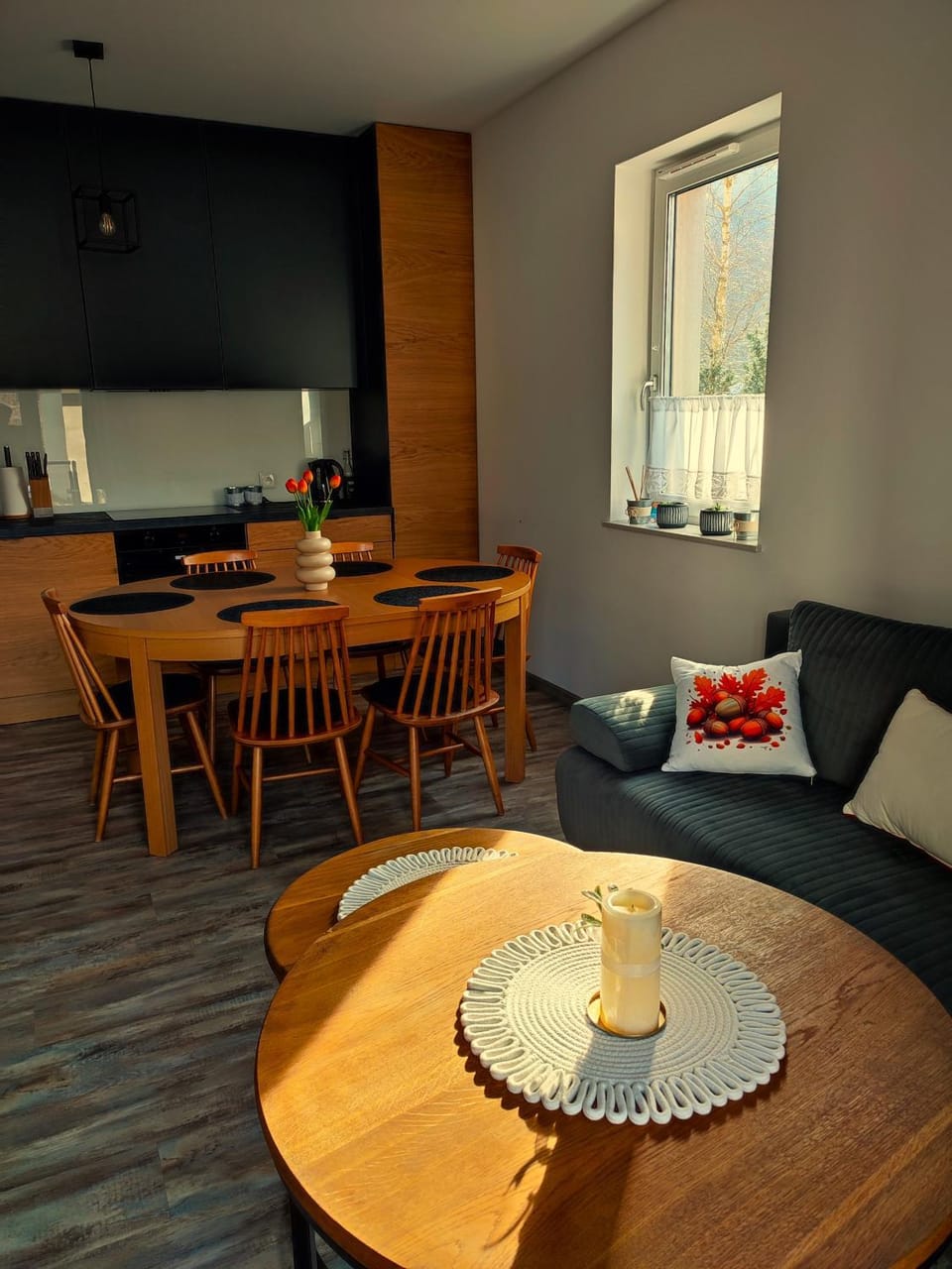 Kitchen or kitchenette, Seating area