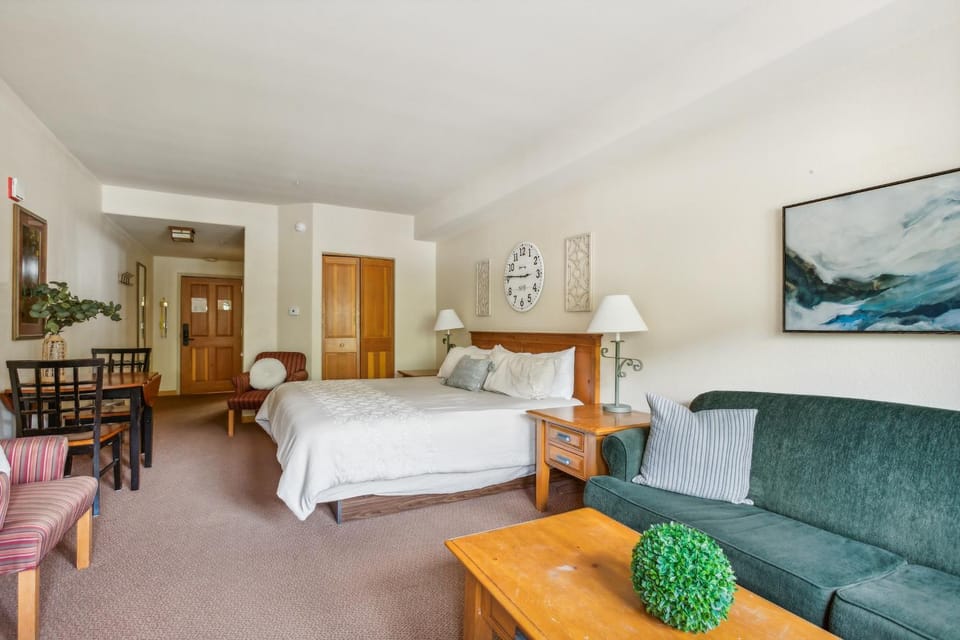Bed, Living room, Bedroom