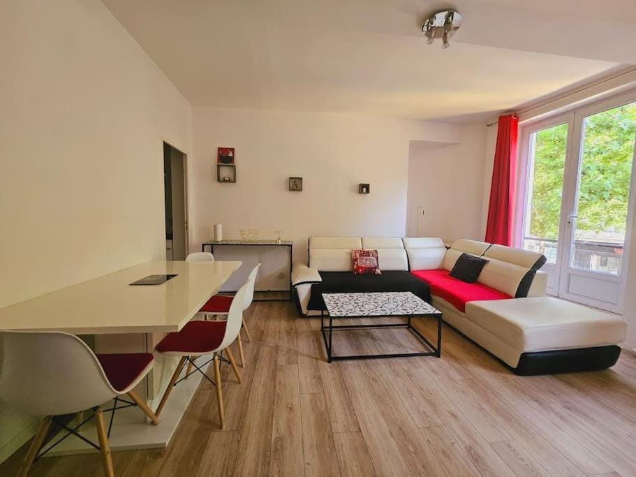 Cosy Coty, 4 personnes, Hypercentre Apartment in Le Havre
