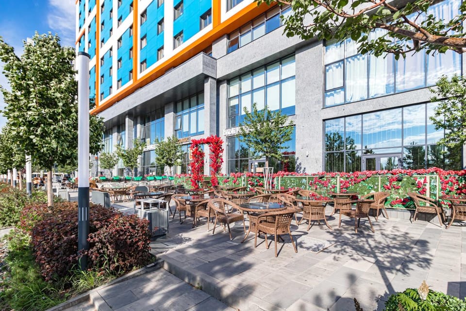 Property building, Patio, Restaurant/places to eat, Spring, Day, Garden, Banquet/Function facilities, Garden view