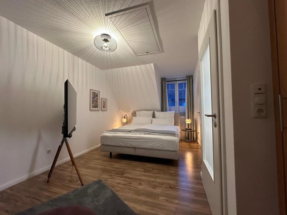 Bed, TV and multimedia, Photo of the whole room, Bedroom, wardrobe