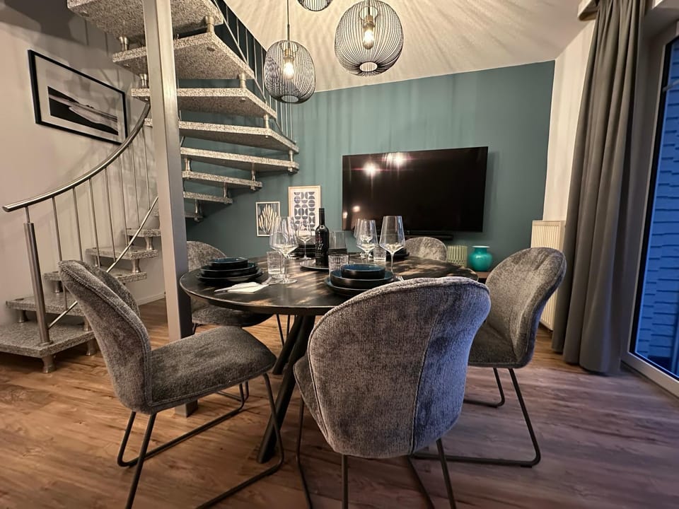 TV and multimedia, Living room, Seating area, Dining area, internet
