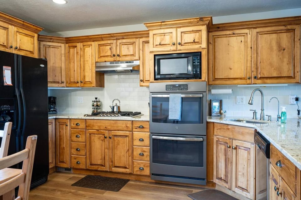 dishwasher, oven, stove, kitchen