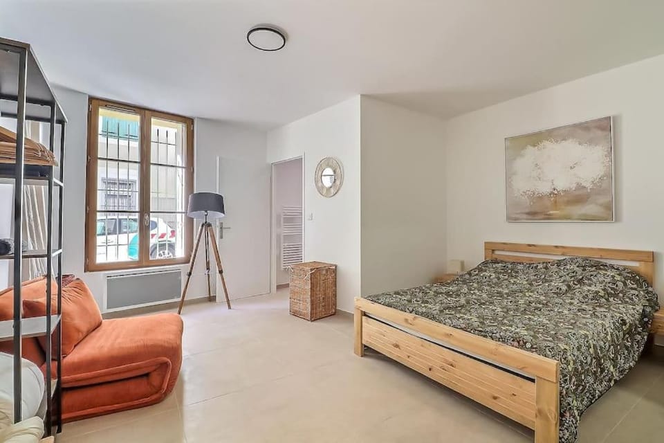 Appart de 70m2 en RDC à 6 mn à pied des monuments Apartment in Nimes