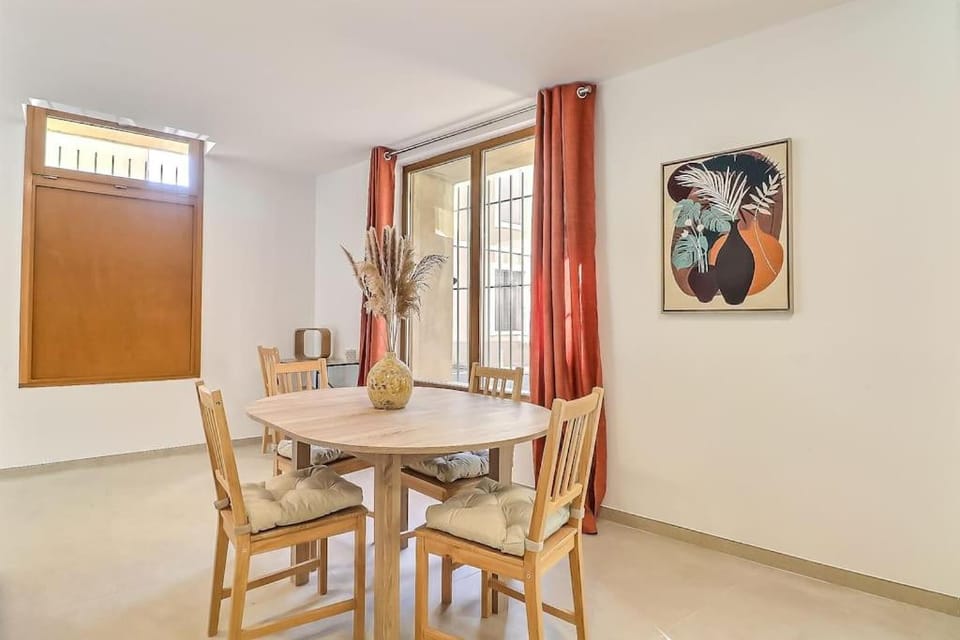 Appart de 70m2 en RDC à 6 mn à pied des monuments Apartment in Nimes