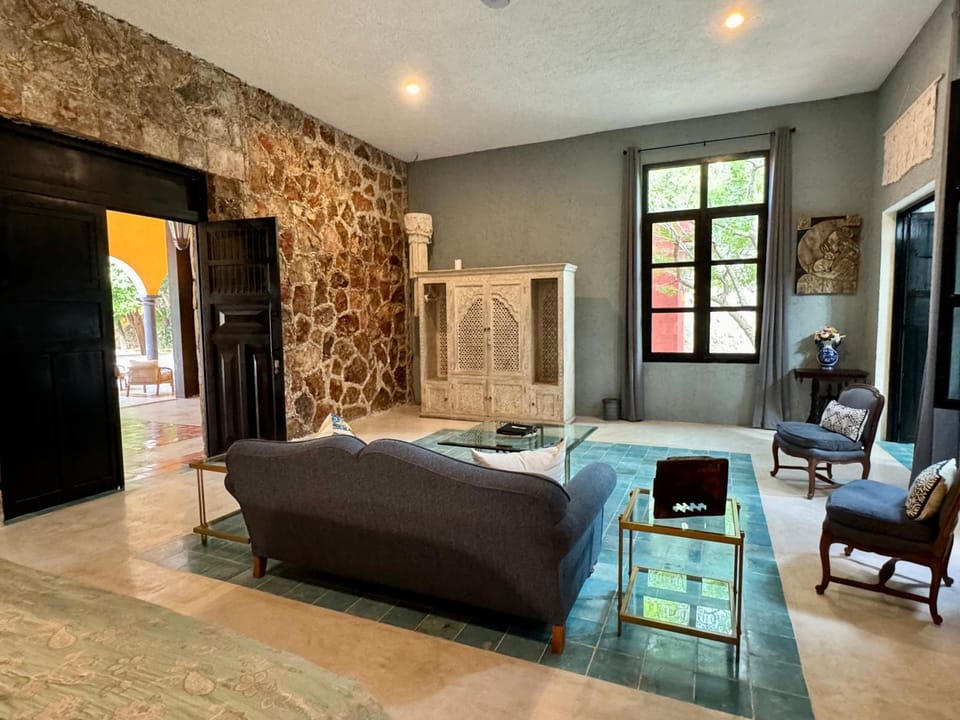 Living room, Photo of the whole room
