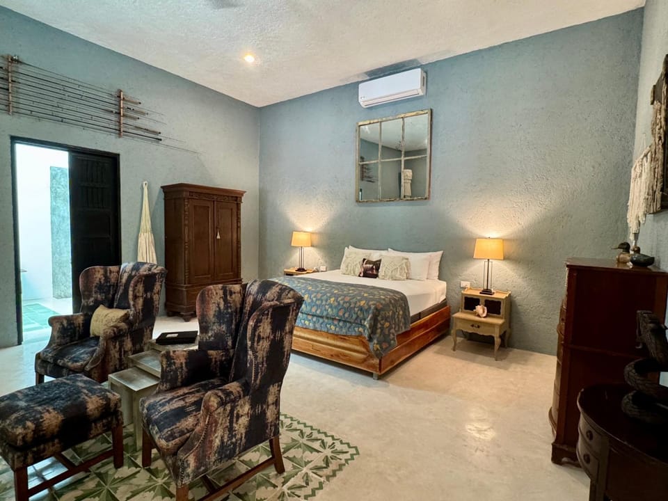 Photo of the whole room, Bedroom
