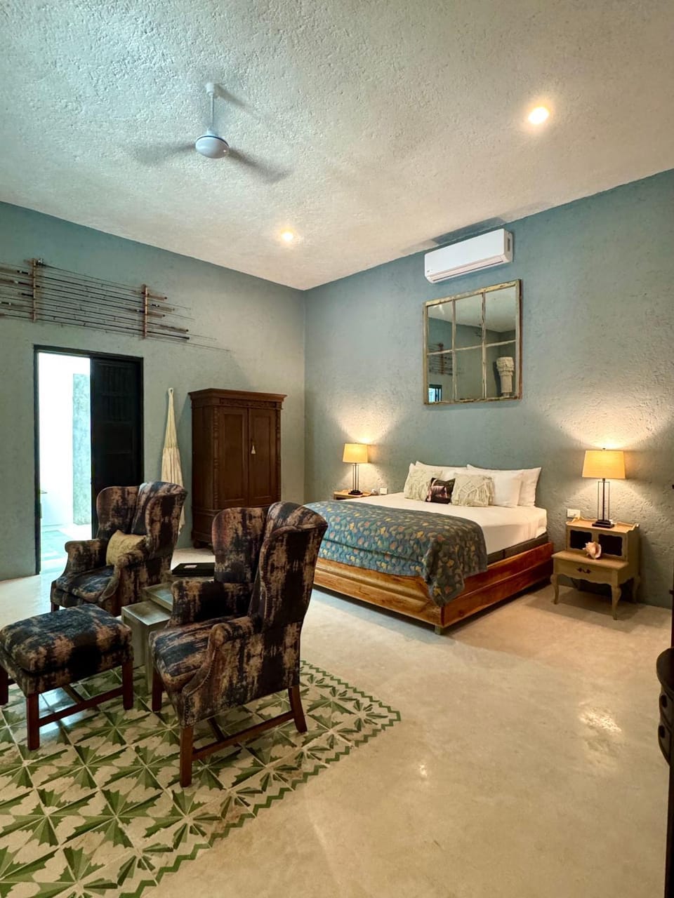 Photo of the whole room, Seating area, Bedroom