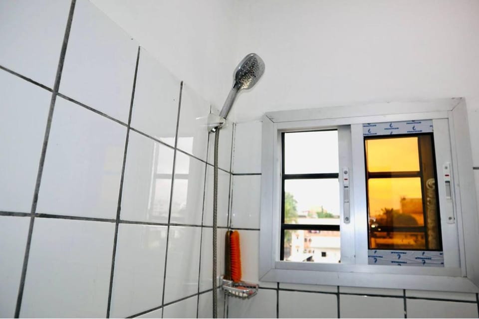 1Bed Studio Sleeps 2 - Wifi Parking Apartment in Douala