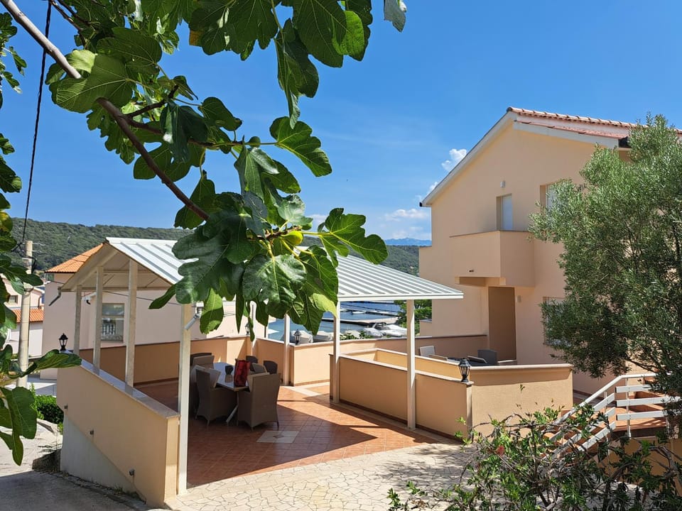 Apartments Vili Apartment in Supetarska Draga