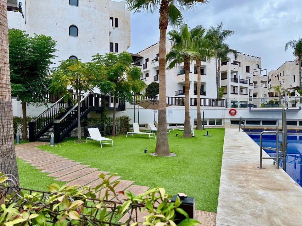 Garden view, Pool view, Swimming pool, sunbed