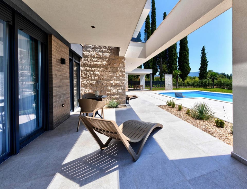 Pool view, Swimming pool, sunbed