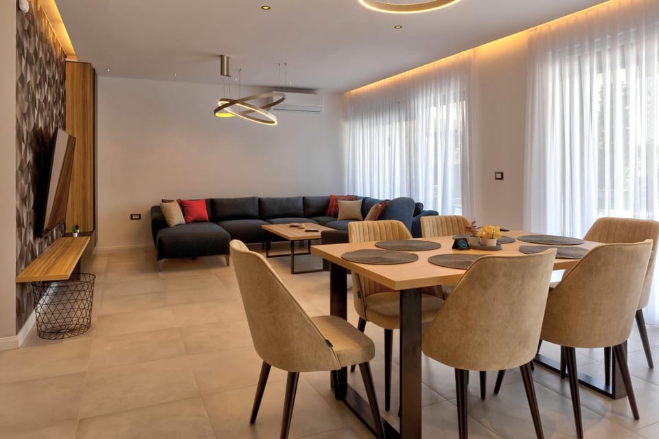Living room, Dining area