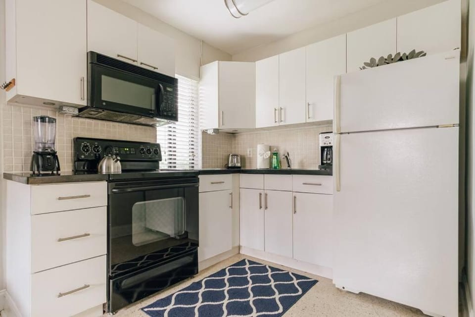 Two blocks from Beach - Walk to the water! Apartment in Pompano Beach