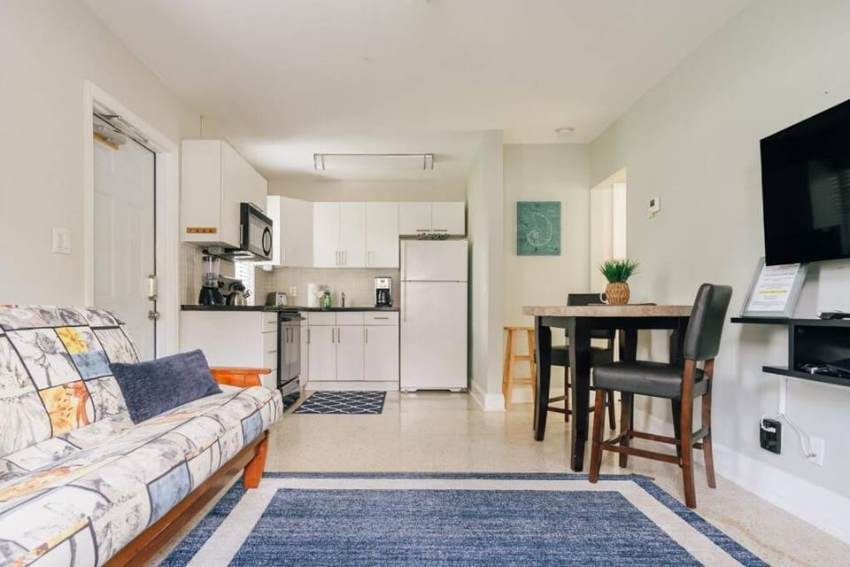 Two blocks from Beach - Walk to the water! Apartment in Pompano Beach