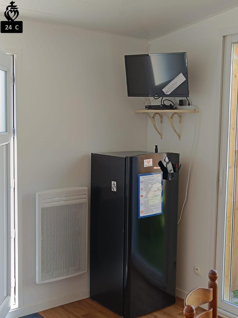 Toilet, Property building, Spring, TV and multimedia, Seasons, internet, toaster, toaster