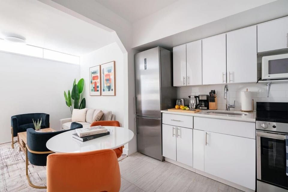 444-3A Newly renovated 1BR - Elevator Building Apartment in Midtown