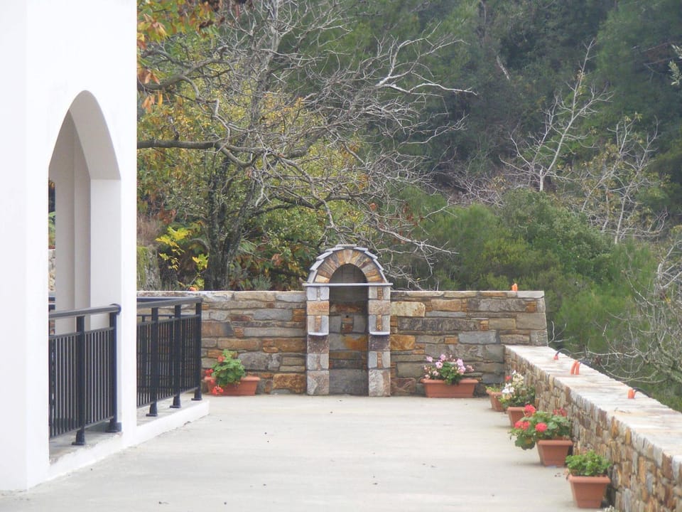 Eri Rooms to Let Bed and Breakfast in Icaria