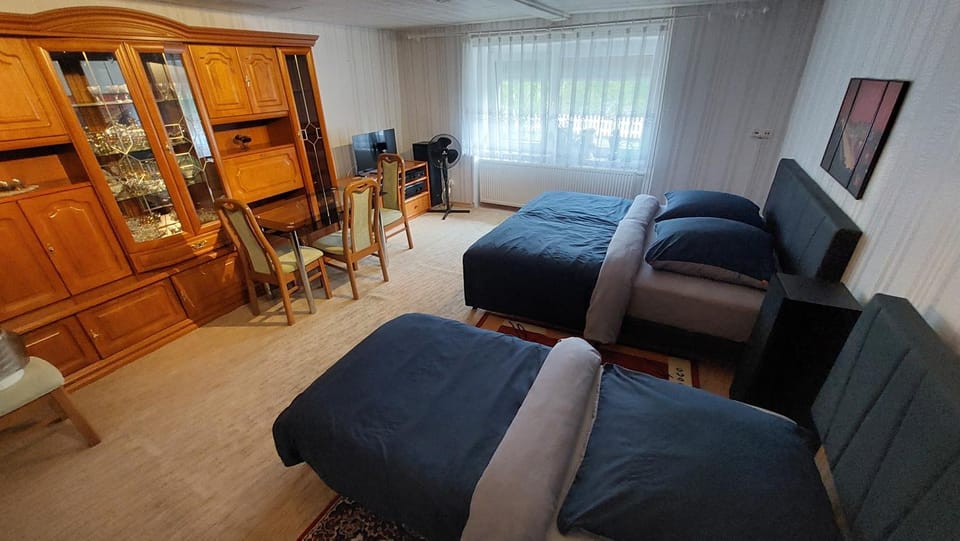 Doppelzimmer 2 mit Aufbettung Erdgeschoß Vacation rental in Thuringia, Germany