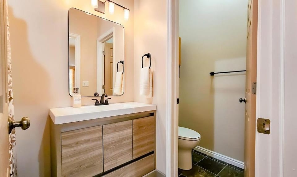 Toilet, Bathroom