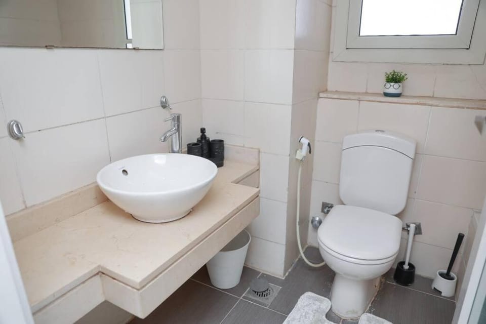 Shower, Toilet, Bathroom, bidet, towels