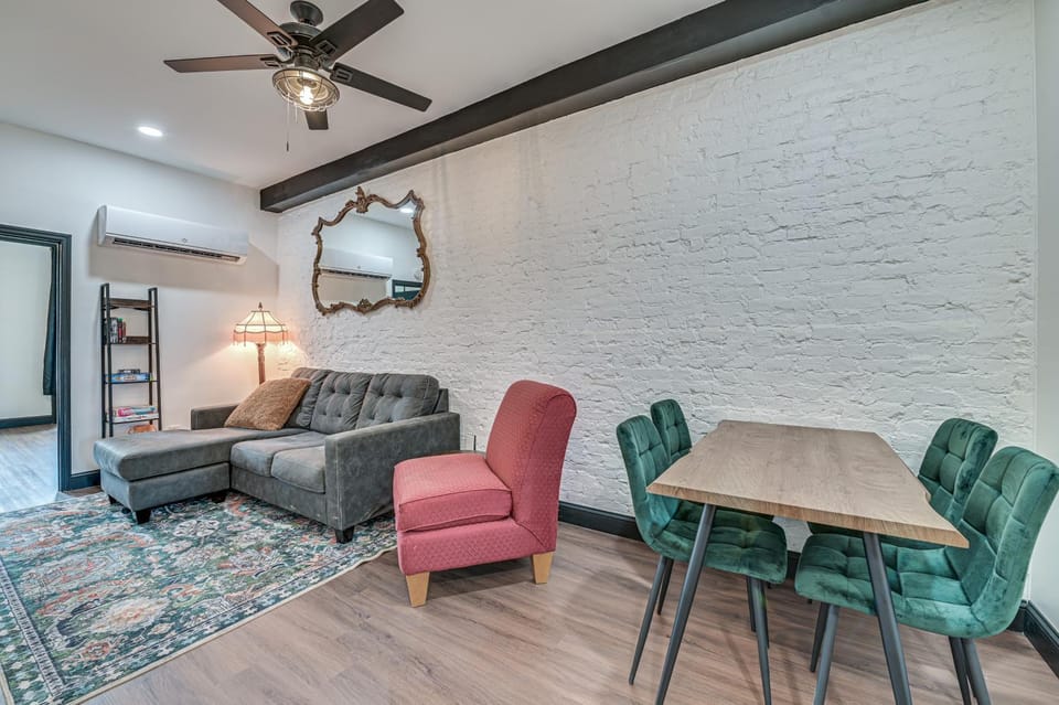 Walk to Dtwn Albany! Extended Escape w/ Deck Apartment in Albany
