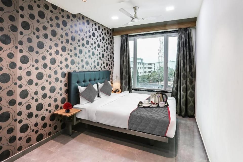 Bed, View (from property/room), Living room, Photo of the whole room, Seating area, Bedroom