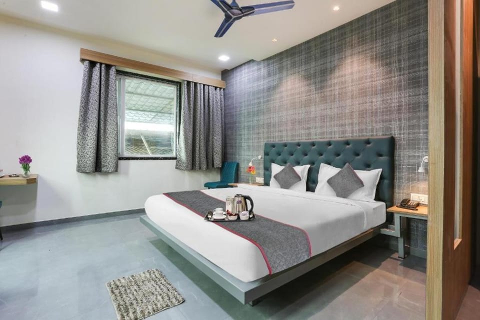 Bed, View (from property/room), Photo of the whole room, Bedroom, towels