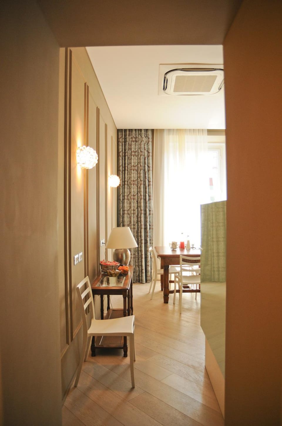 Seating area, Breakfast