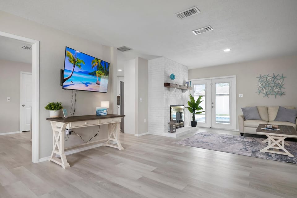 Serenity by the Sea! Cozy pool home with putting green & fire pit! House in Bradenton