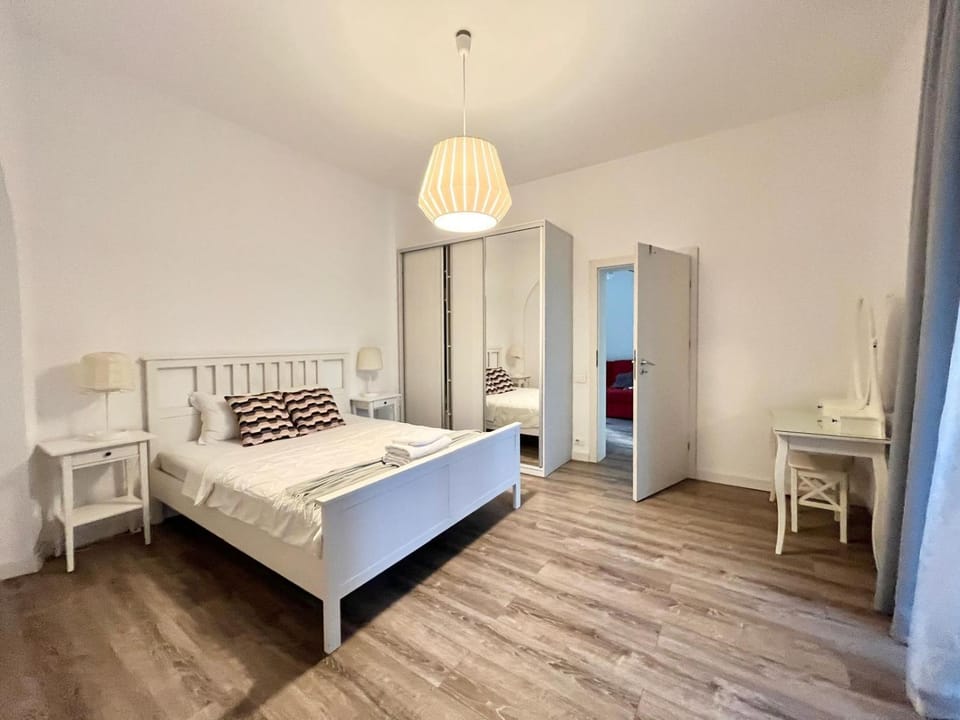 Bed, Photo of the whole room, Bedroom, wardrobe