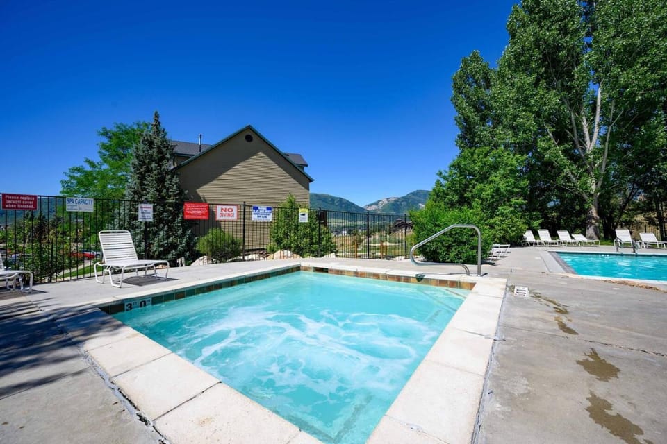 Bigfoots Alpine Retreat MH710By Powder Mtn Hot Tub House in Utah