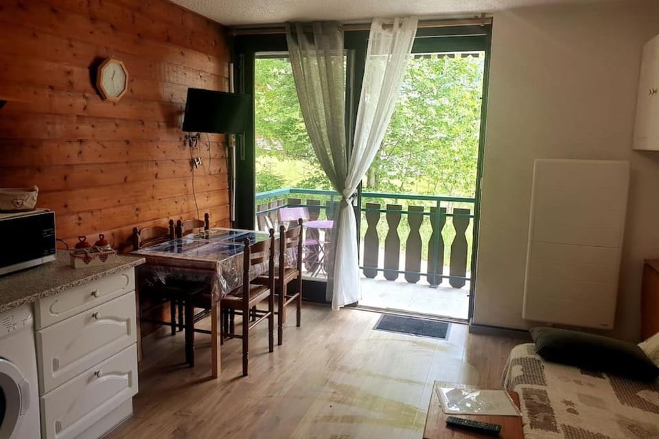 View (from property/room), Kitchen or kitchenette, Living room, Seating area